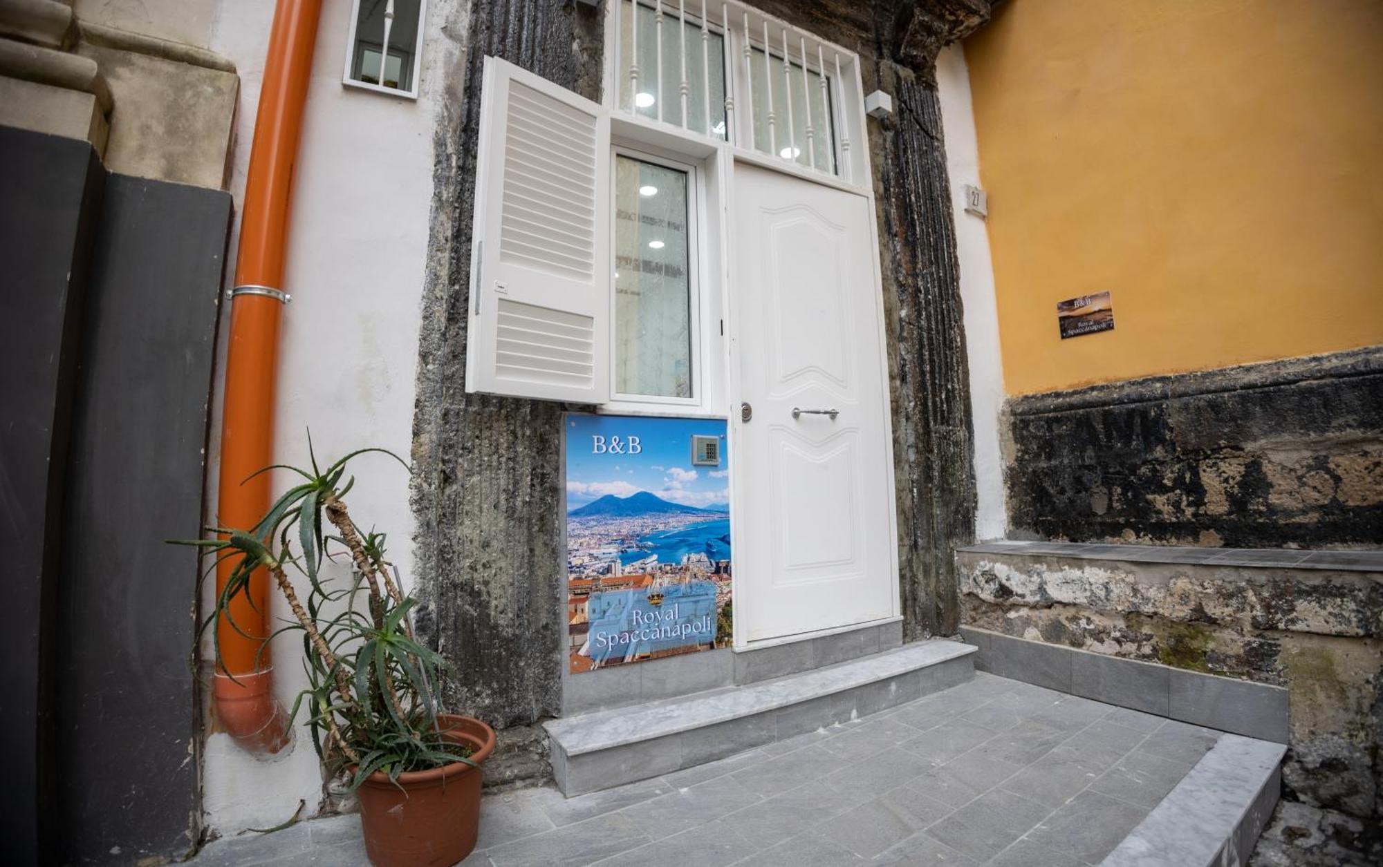 Apartamento Royal Spaccanapoli Exterior foto